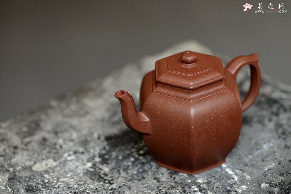 紫砂壶图片：何卫枫全手新作 线条流畅 秀气大方 耐品~ 六方华灯 - 宜兴紫砂壶网