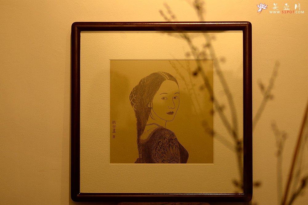 紫砂壶图片：张听刚新意装饰 【她】 秀风壁画 - 宜兴紫砂壶网