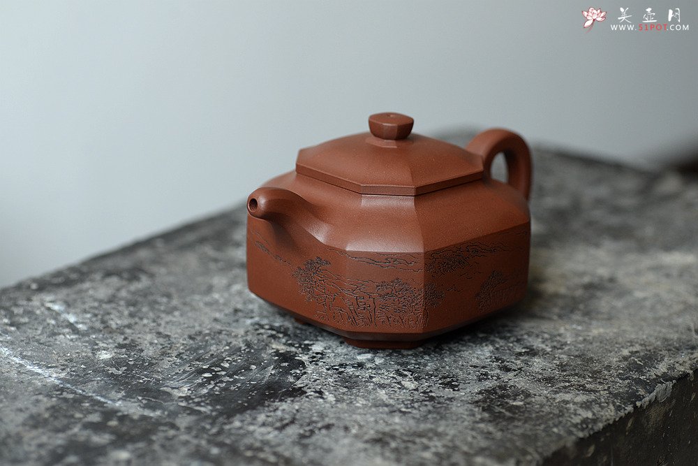 紫砂壶图片：何卫枫全手新品 经典大气  全手储铭八方 袁德波装饰 - 宜兴紫砂壶网