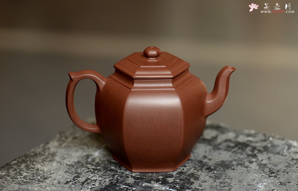 紫砂壶图片：何卫枫全手新作 线条流畅 秀气大方 耐品~ 六方华灯 - 宜兴紫砂壶网