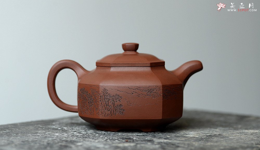 紫砂壶图片：何卫枫全手新品 经典大气  全手储铭八方 袁德波装饰 - 宜兴紫砂壶网