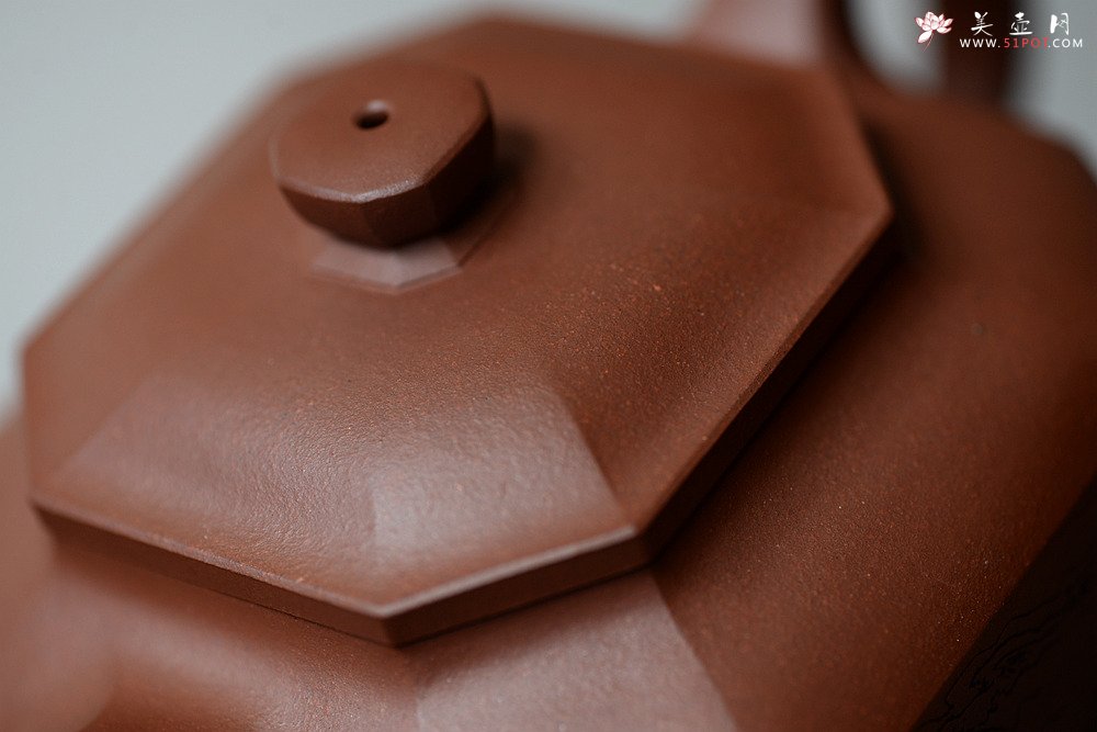 紫砂壶图片：何卫枫全手新品 经典大气  全手储铭八方 袁德波装饰 - 宜兴紫砂壶网
