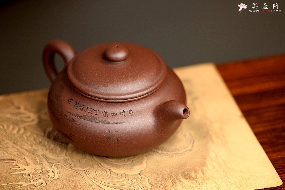 紫砂壶图片：稳重大气  大仿古 通转山水 - 宜兴紫砂壶网