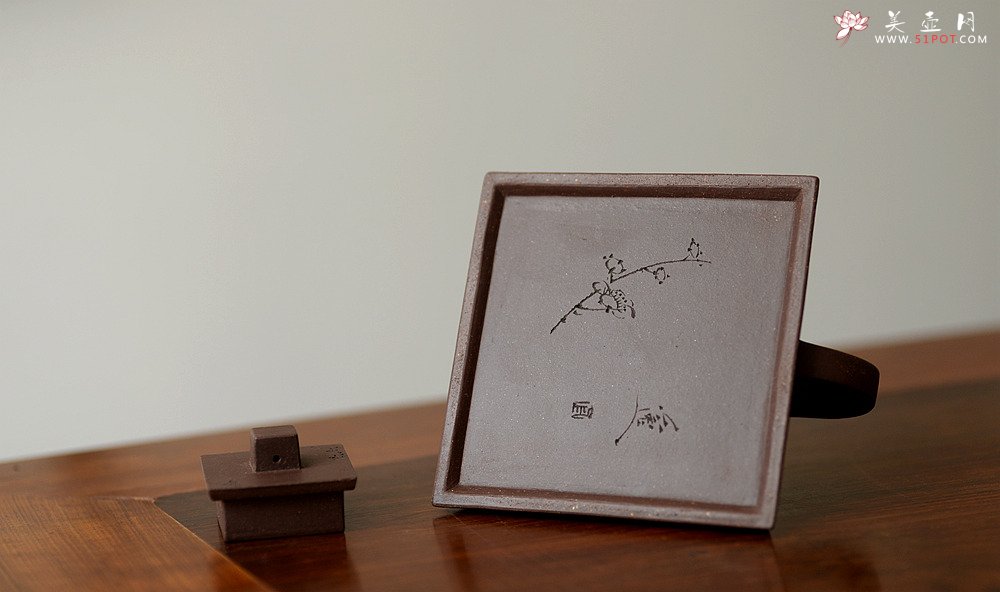 紫砂壶图片： 线条挺拔  全手镶片升方 优质紫泥 - 宜兴紫砂壶网