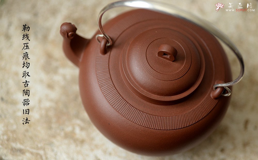 紫砂壶图片：于洪霞全手原创作品 祥德提梁 取古与新 典雅大方 纯银提梁 - 宜兴紫砂壶网