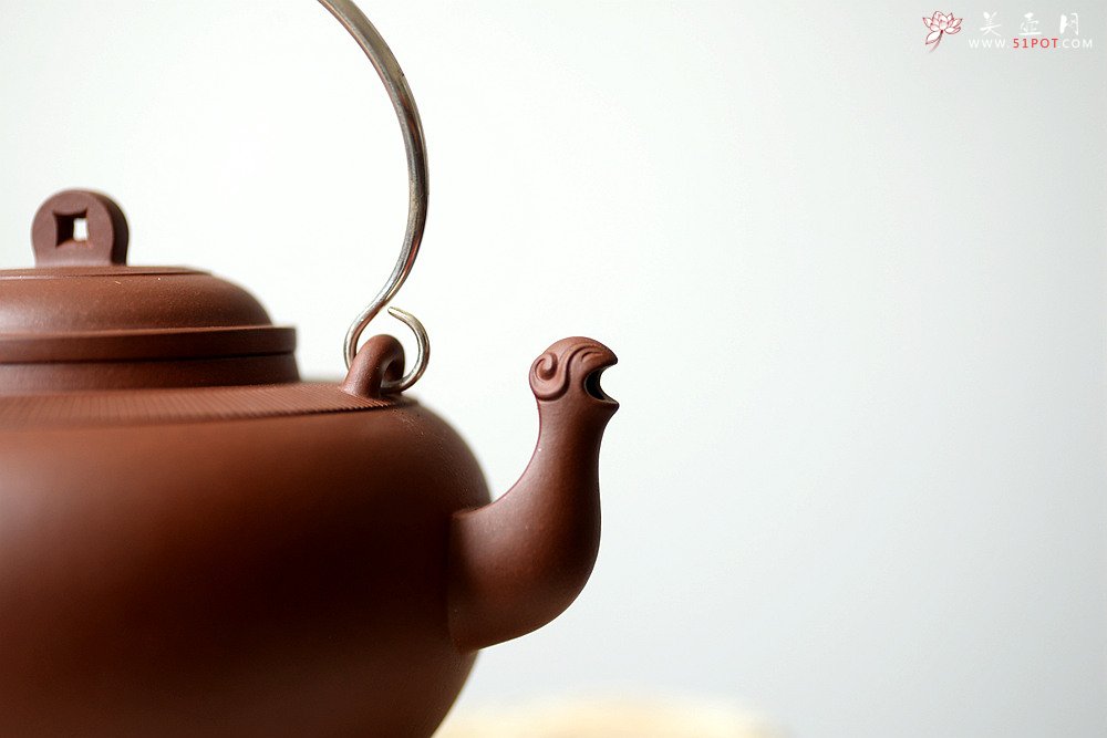 紫砂壶图片：于洪霞全手原创作品 祥德提梁 取古与新 典雅大方 纯银提梁 - 宜兴紫砂壶网