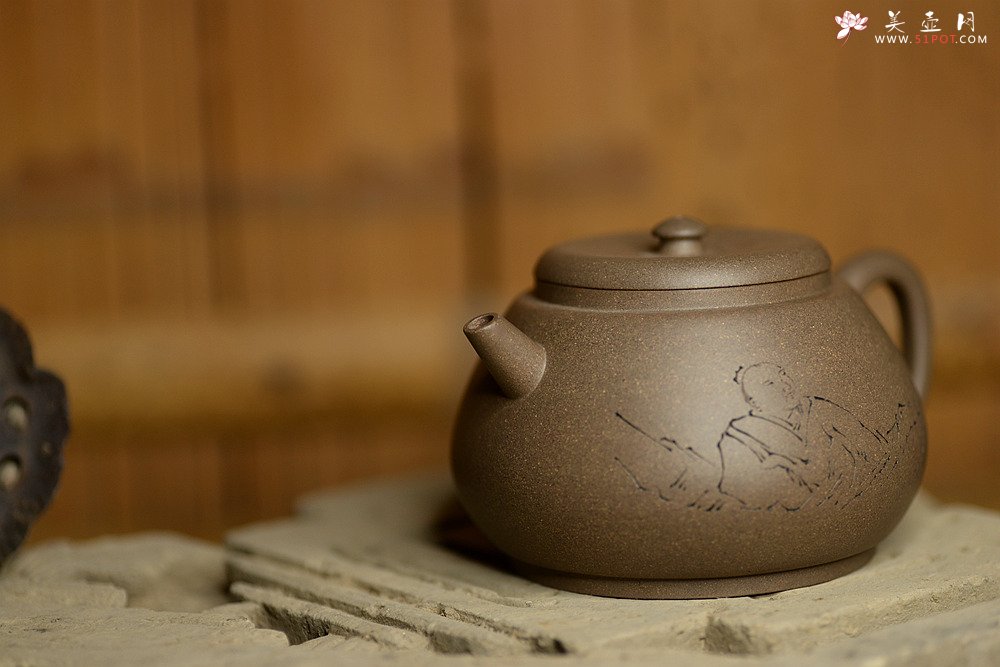 紫砂壶图片：万阗阗最新力作国助和石精刻 全手龙蛋 飘逸俊秀 文气十足 - 宜兴紫砂壶网