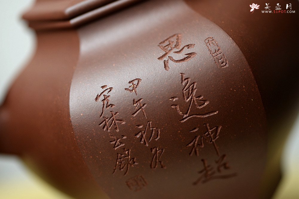 紫砂壶图片：何卫枫原创作品 全手六方雅竹 精美俊秀 强强联合陈宏林装饰 - 宜兴紫砂壶网