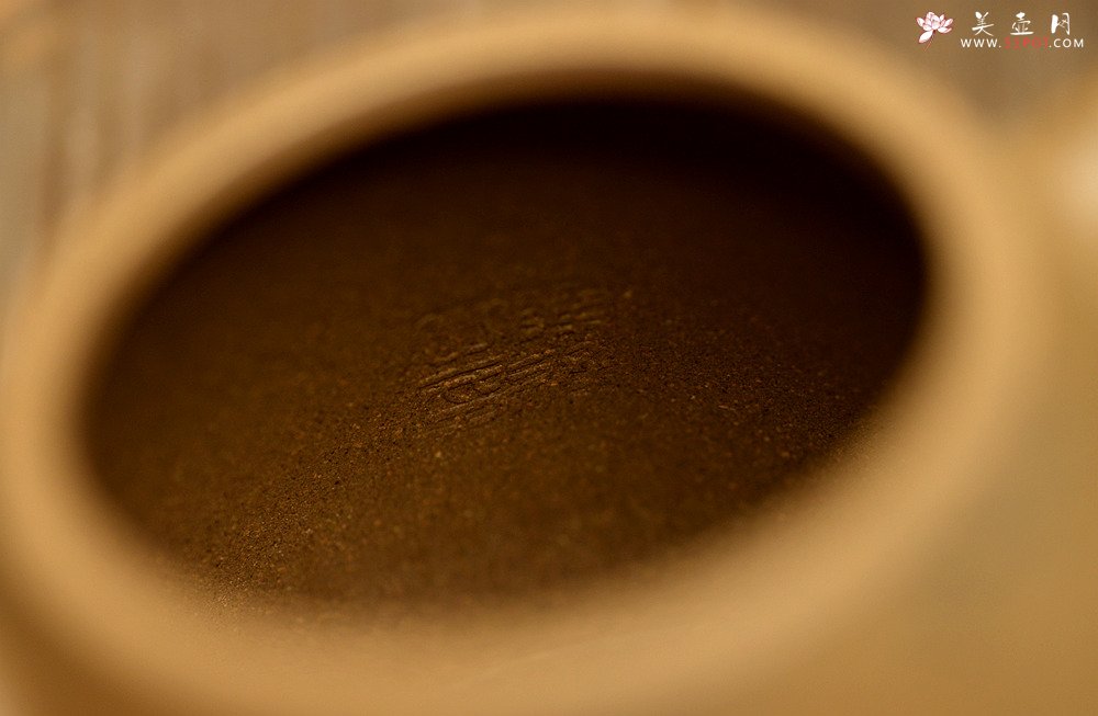 紫砂壶图片：张听刚装饰 朴素敦厚 大气 全手大秦权 高寿仙鹤 - 宜兴紫砂壶网