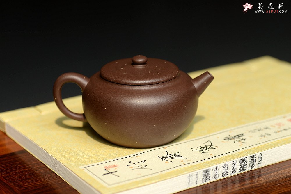 紫砂壶图片：潜力股陈春妹 自藏老拼紫 全手铺砂明式巨轮 做工精致 性价比明显 - 宜兴紫砂壶网