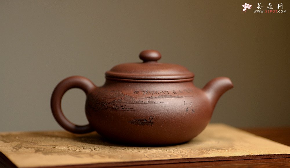 紫砂壶图片：稳重大气  大仿古 通转山水 - 宜兴紫砂壶网