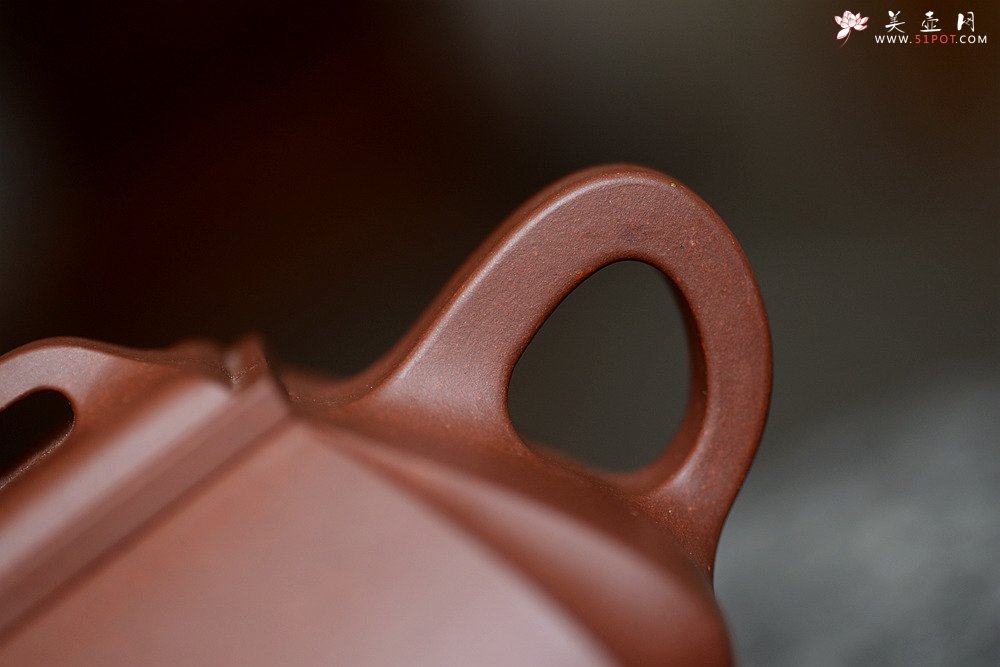 紫砂壶图片：线条刚正挺拔 全手四方抽角 做工精致 - 宜兴紫砂壶网