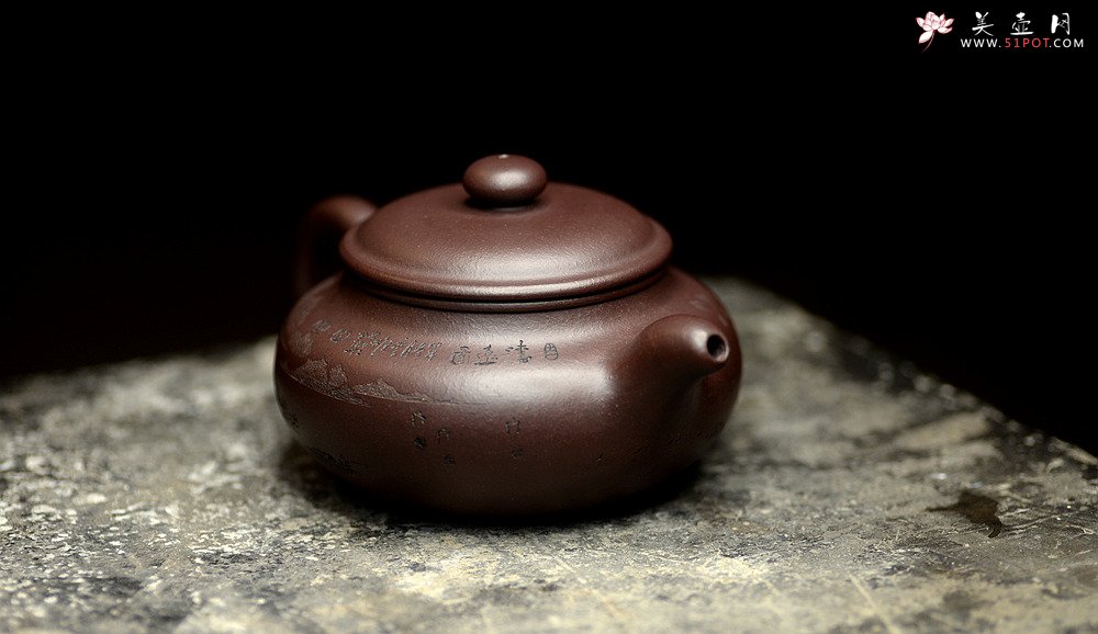 紫砂壶图片：稳重大气 大仿古 通转山水 原矿老紫泥 - 宜兴紫砂壶网