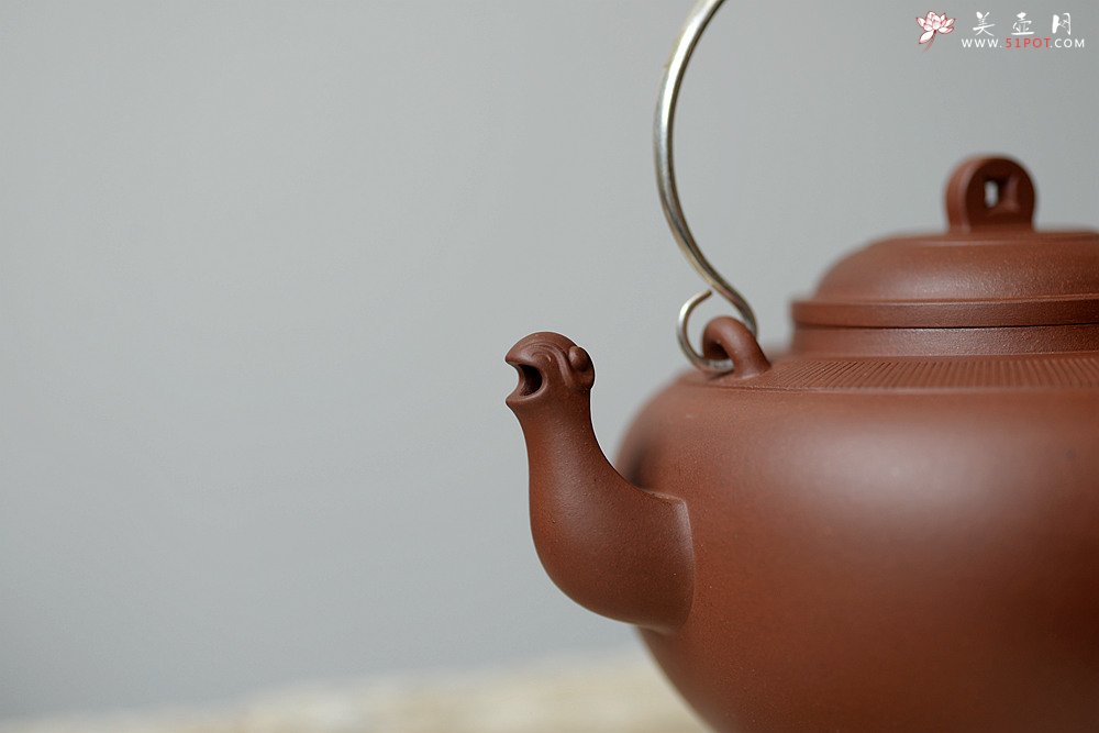紫砂壶图片：于洪霞全手原创作品 祥德提梁 取古与新 典雅大方 纯银提梁 - 宜兴紫砂壶网