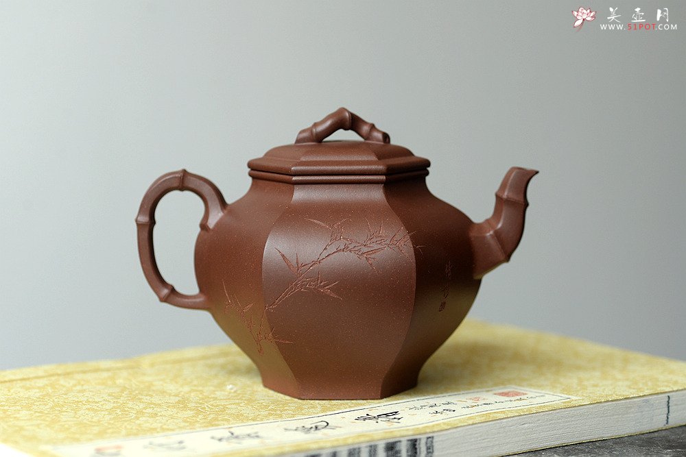 紫砂壶图片：何卫枫原创作品 全手六方雅竹 精美俊秀 强强联合陈宏林装饰 - 宜兴紫砂壶网