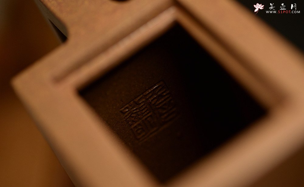 紫砂壶图片：詹黎明實力之作 剛正挺拔 全手磚方 餘韵可品o(∩_∩)o   - 宜兴紫砂壶网