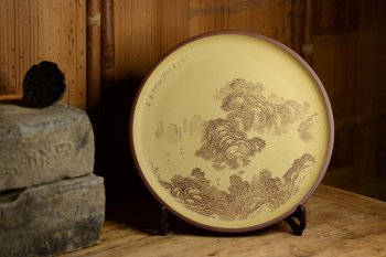 紫砂壶图片：李彦雄精心之作 山水挂盘 韵味十足 - 宜兴紫砂壶网