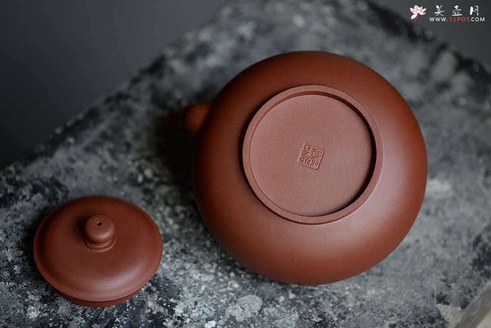 紫砂壶图片：詹黎明经典代表作 全手大吉 中书协王俊平装饰 全手大品壶难度极大 - 宜兴紫砂壶网