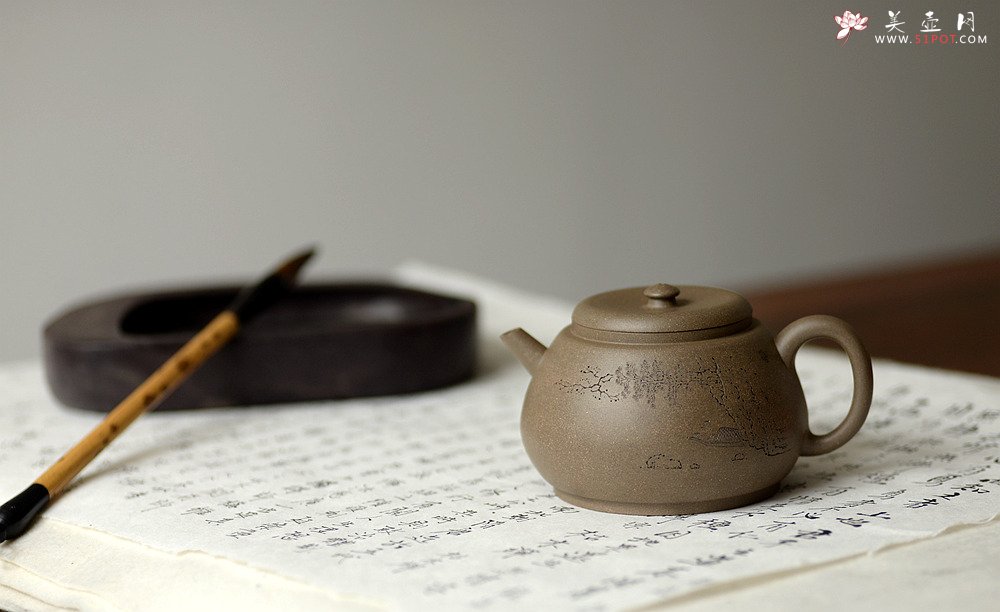 紫砂壶图片：万阗阗力作国助和石精刻 全手龙蛋 飘逸俊秀 文气十足 - 宜兴紫砂壶网