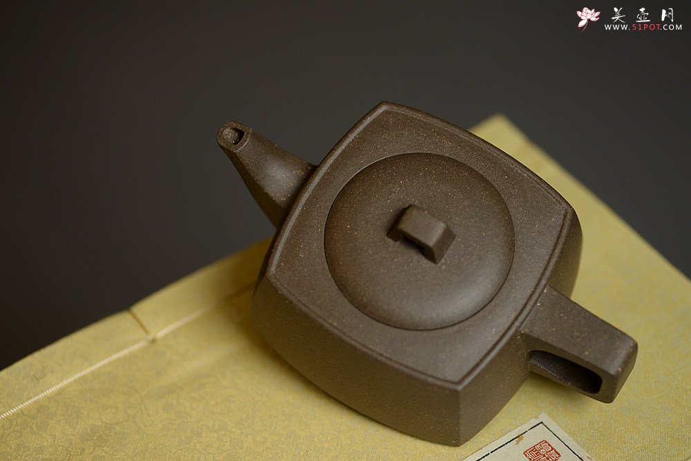 紫砂壶图片：方圆之精妙 优质青灰泥 挺拔刚正 全手精工砂四方  - 宜兴紫砂壶网