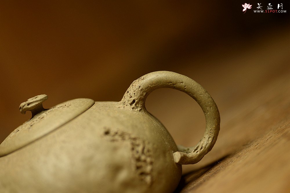 紫砂壶图片：肌理丰富 拙味~ 全手薄胎龚春 ~沧桑质感 - 宜兴紫砂壶网