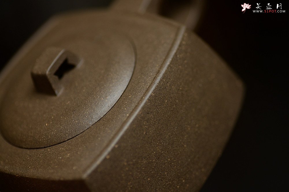 紫砂壶图片：方圆之精妙 优质青灰泥 挺拔刚正 全手精工砂四方  - 宜兴紫砂壶网