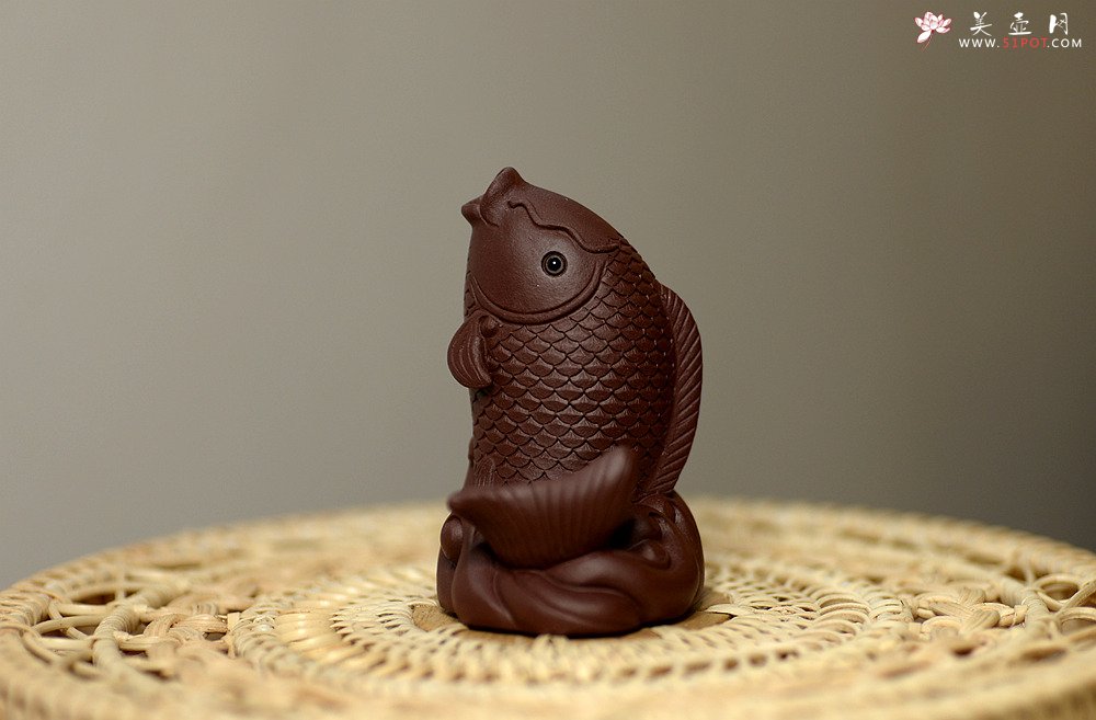 紫砂壶图片：紫砂摆件 做工精致 栩栩如生 鲤鱼~金蟾 - 宜兴紫砂壶网