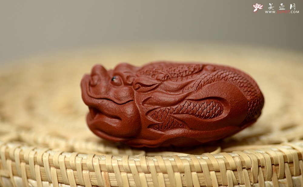 紫砂壶图片：紫砂摆件 做工精致 栩栩如生 鲤鱼~金蟾 - 宜兴紫砂壶网