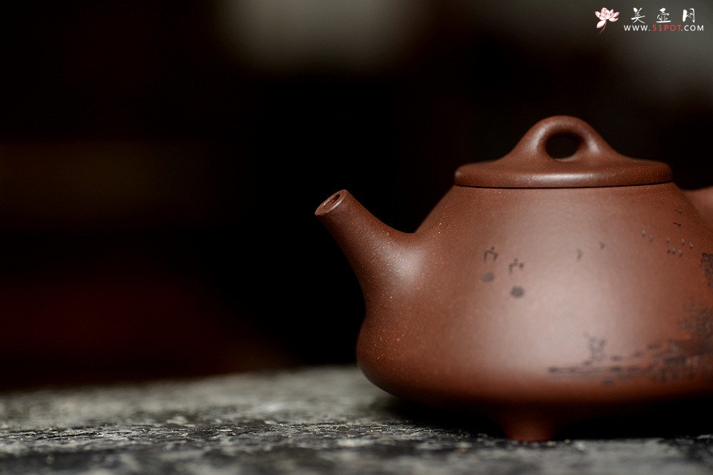 紫砂壶图片：青山锁翠绿树含云 山水之全手小子冶石瓢 - 宜兴紫砂壶网