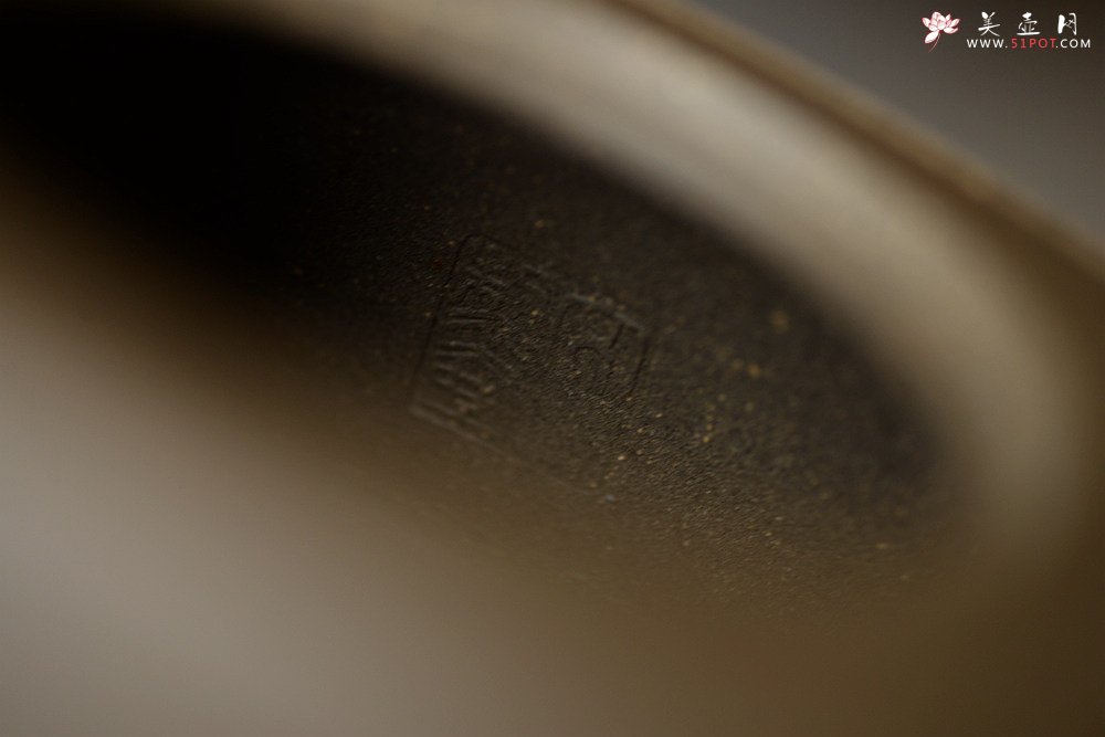 紫砂壶图片：方圆之精妙 优质青灰泥 挺拔刚正 全手精工砂四方  - 宜兴紫砂壶网