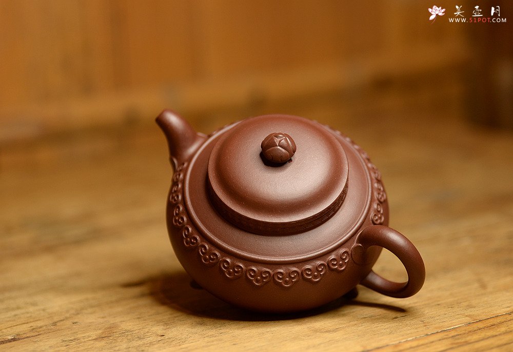 紫砂壶图片：雄浑凝练 精神气韵 扛鼎之作 全手大云肩如意 - 宜兴紫砂壶网