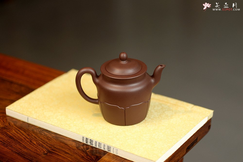 紫砂壶图片：美壶特惠 谭华斌精致作品 僧帽壶 挺拔俊秀 - 宜兴紫砂壶网