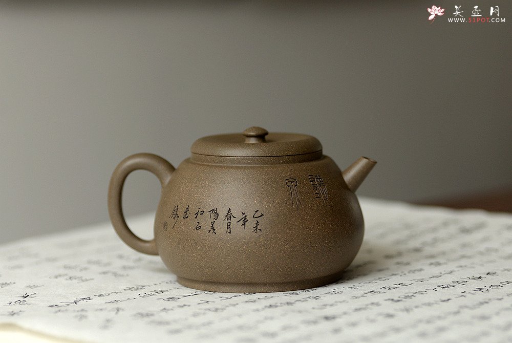 紫砂壶图片：万阗阗力作国助和石精刻 全手龙蛋 飘逸俊秀 文气十足 - 宜兴紫砂壶网
