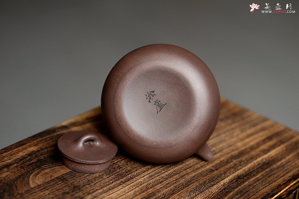 紫砂壶图片：淞庐出品 文气十足 半陶提梁 - 宜兴紫砂壶网