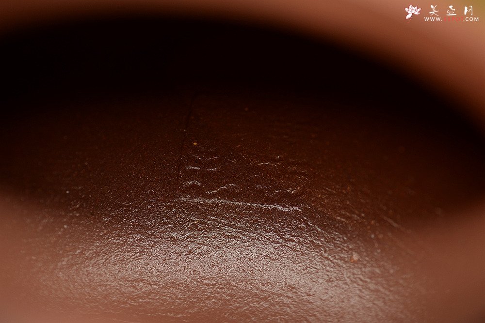 紫砂壶图片：雄浑凝练 精神气韵 扛鼎之作 全手大云肩如意 - 宜兴紫砂壶网