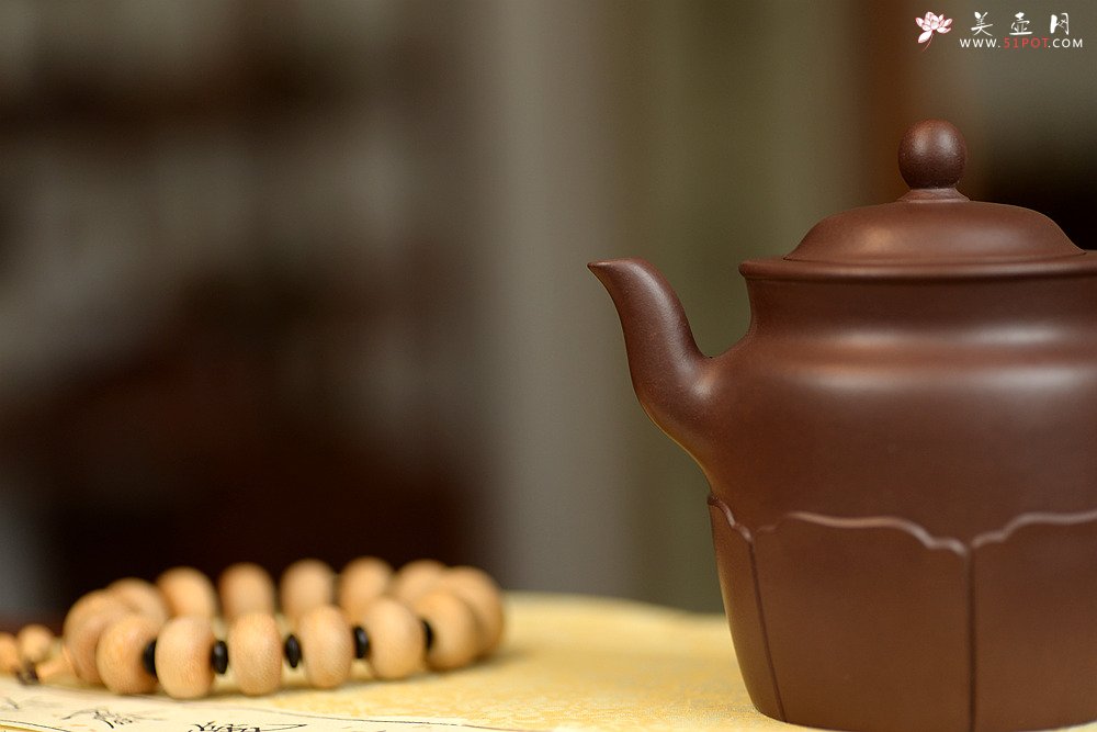 紫砂壶图片：美壶特惠 谭华斌精致作品 僧帽壶 挺拔俊秀 - 宜兴紫砂壶网