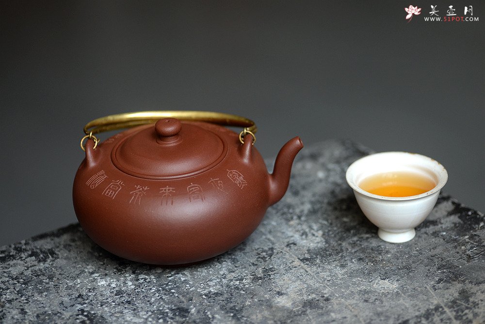 紫砂壶图片：詹黎明经典代表作 全手大吉 中书协王俊平装饰 全手大品壶难度极大 - 宜兴紫砂壶网