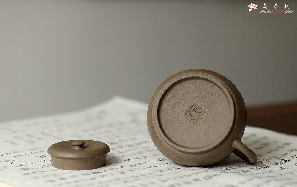 紫砂壶图片：万阗阗力作国助和石精刻 全手龙蛋 飘逸俊秀 文气十足 - 宜兴紫砂壶网