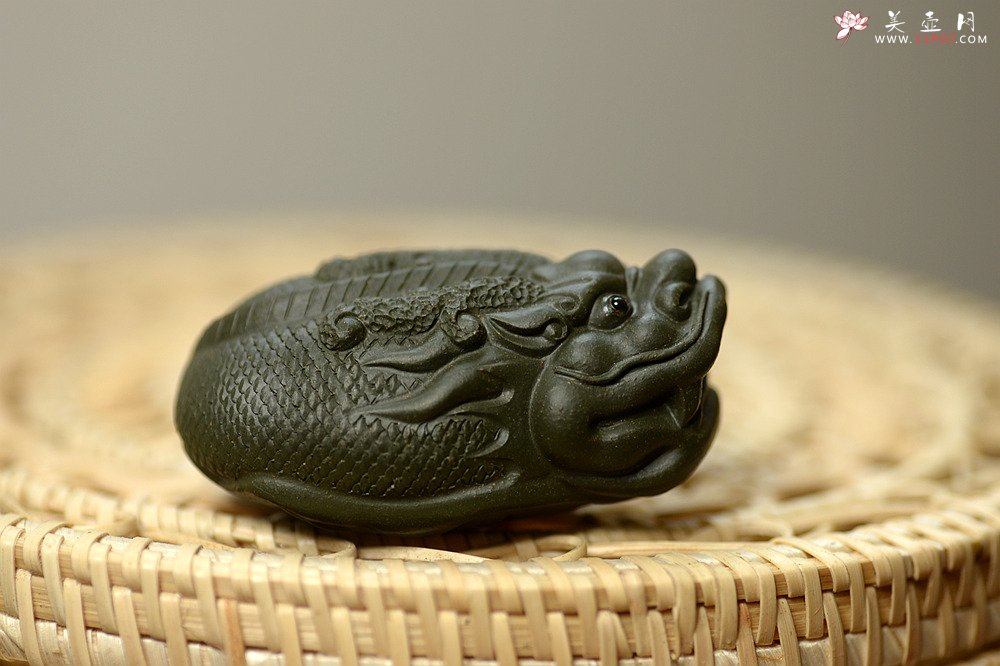 紫砂壶图片：紫砂摆件 做工精致 栩栩如生 鲤鱼~金蟾 - 宜兴紫砂壶网