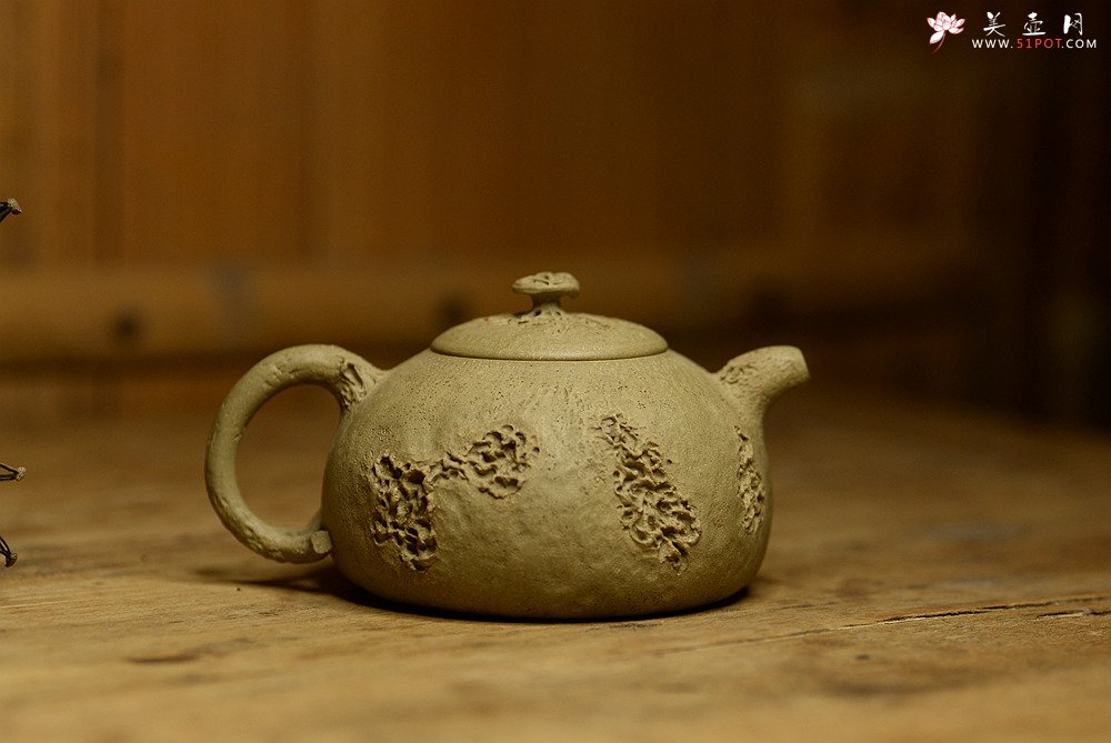 紫砂壶图片：肌理丰富 拙味~ 全手薄胎龚春 ~沧桑质感 - 宜兴紫砂壶网