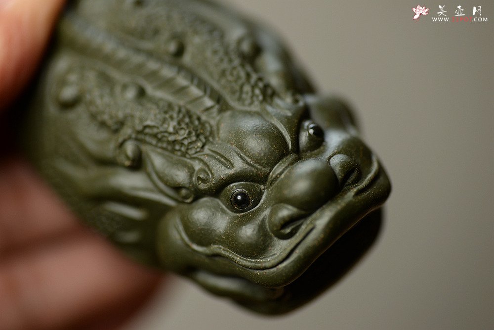 紫砂壶图片：紫砂摆件 做工精致 栩栩如生 鲤鱼~金蟾 - 宜兴紫砂壶网