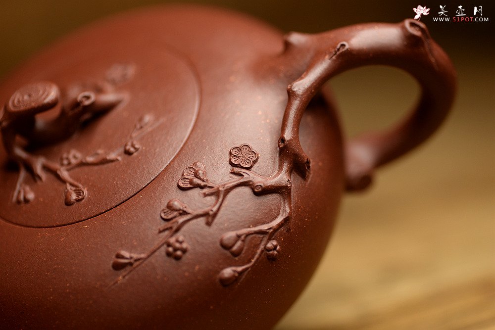 紫砂壶图片：单志萍新作 梅枝遒劲 凌梅 雅而不俗 - 宜兴紫砂壶网