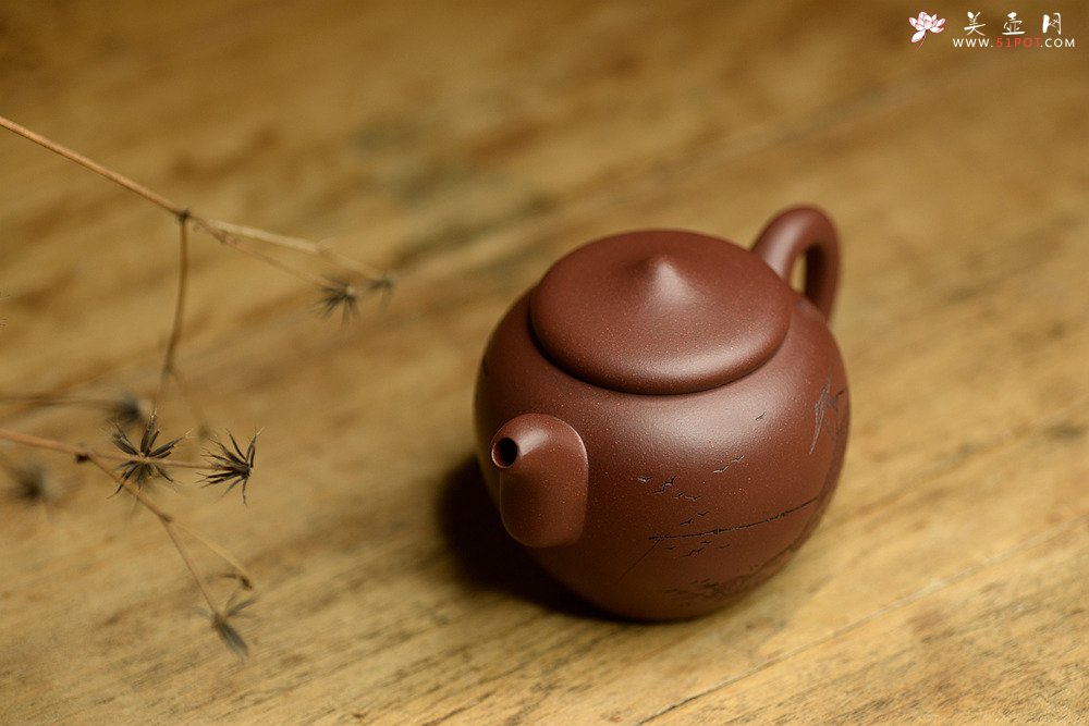 紫砂壶图片：一蓑烟雨钓鱼归 渔悦 张听刚精心装饰 - 宜兴紫砂壶网