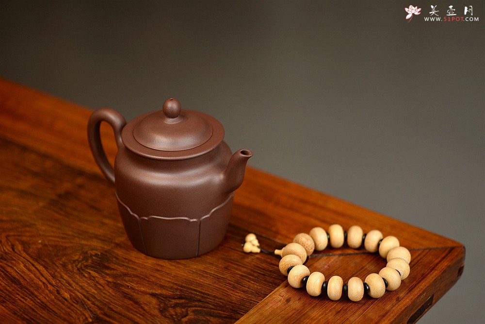 紫砂壶图片：美壶特惠 谭华斌精致作品 僧帽壶 挺拔俊秀 - 宜兴紫砂壶网