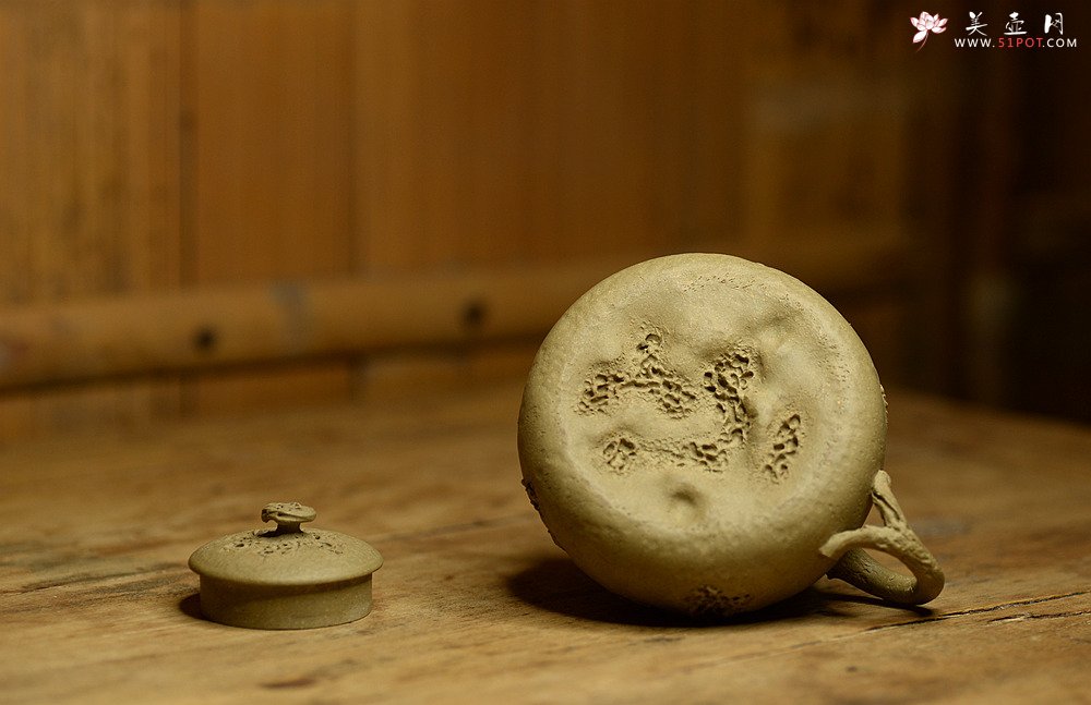 紫砂壶图片：肌理丰富 拙味~ 全手薄胎龚春 ~沧桑质感 - 宜兴紫砂壶网