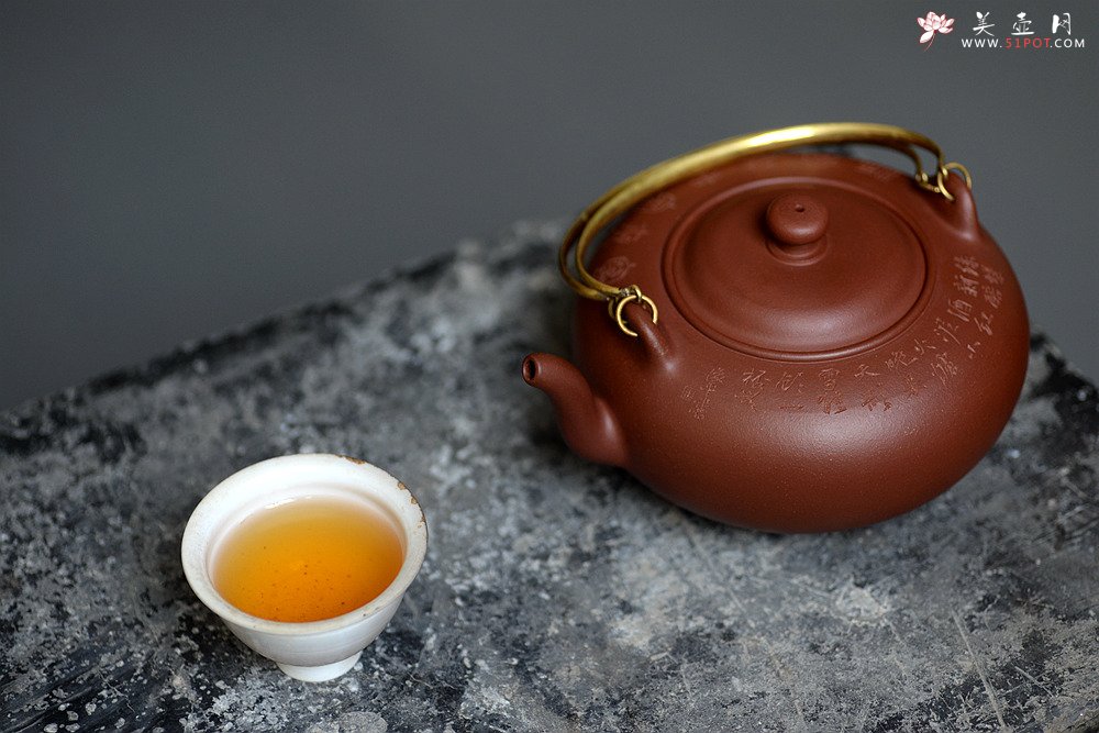 紫砂壶图片：詹黎明经典代表作 全手大吉 中书协王俊平装饰 全手大品壶难度极大 - 宜兴紫砂壶网