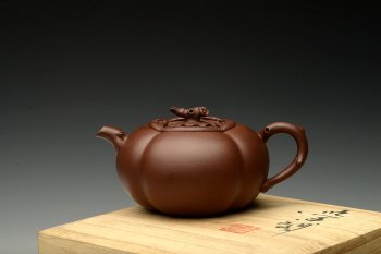 紫砂壶图片：潘丹初乙未年精进之作  筋囊花货 全手玉柿 气度饱满逸品  值得赏玩珍藏 - 宜兴紫砂壶网