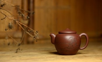 紫砂壶图片：一蓑烟雨钓鱼归 渔悦 张听刚精心装饰 - 宜兴紫砂壶网