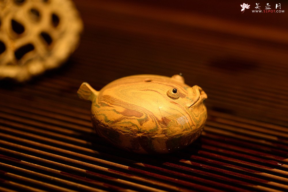 紫砂壶图片：施奇华特色全手茶宠 夏日风情 全手七彩鱼 茶盘尤物 - 宜兴紫砂壶网