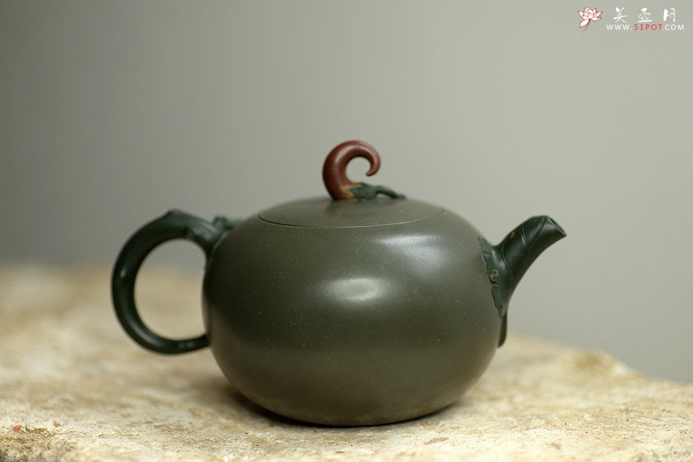 紫砂壶图片：原创作品 孙伟强张新亚合作 辣椒 红红火火 贴叶精湛细腻 - 宜兴紫砂壶网